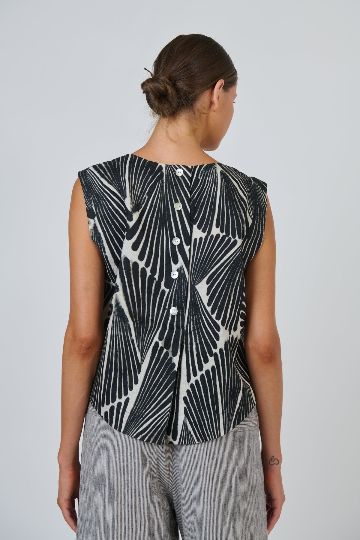 Naturals by O & J - Sandi Linen Top