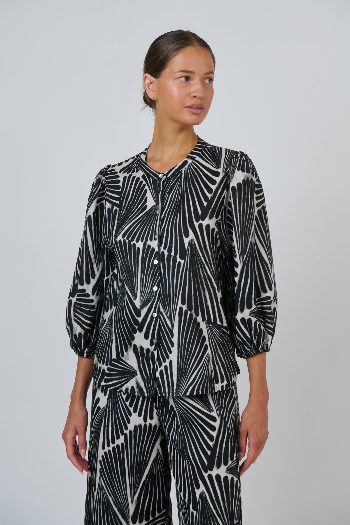 Naturals by O & J - Lou Linen Top