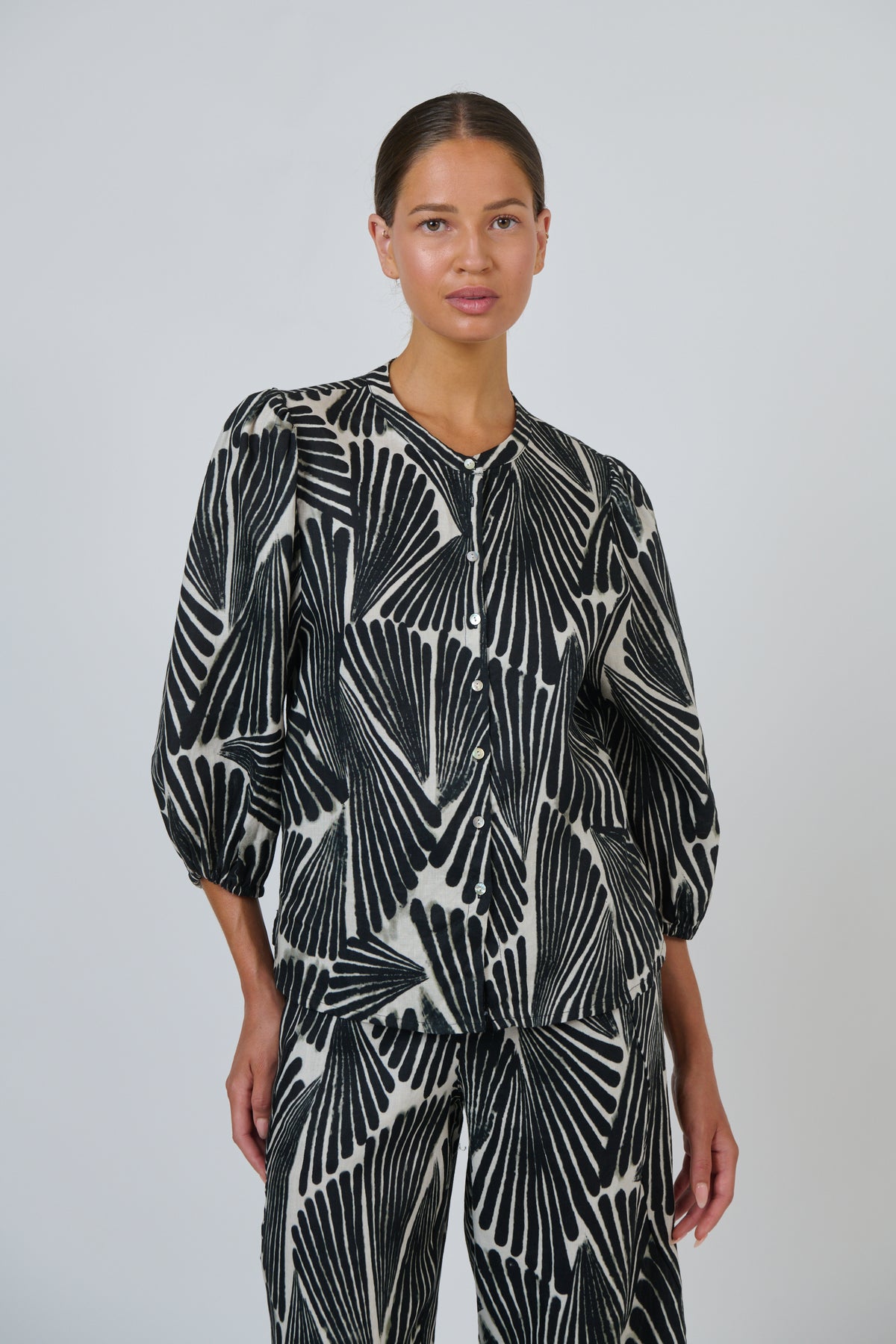 Naturals by O & J - Lou Linen Top