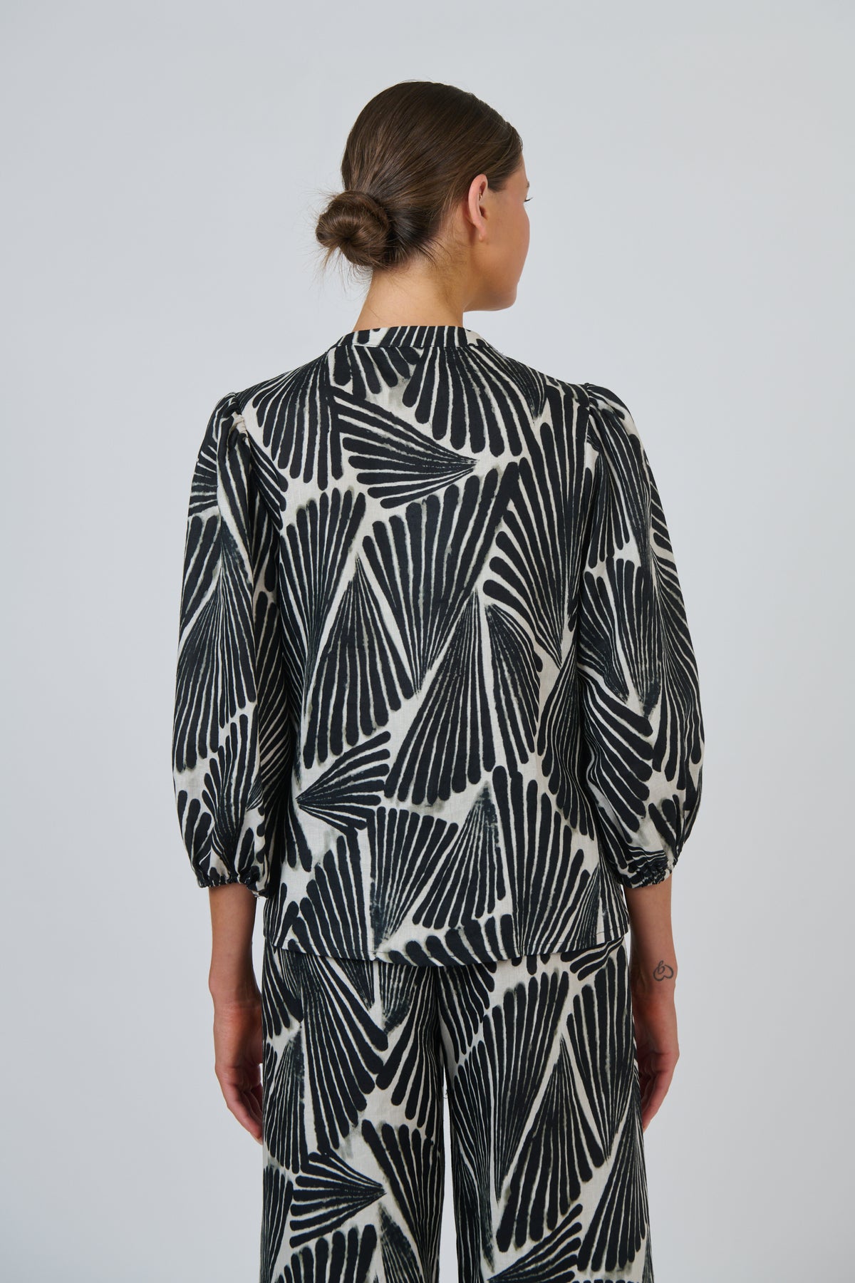 Naturals by O & J - Lou Linen Top